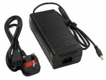 Ein 12 Volt-Schaltnetzteil-Adapter 120W 60W führte Stromversorgung, markiertes COLUMBIUM SAA ULs GS