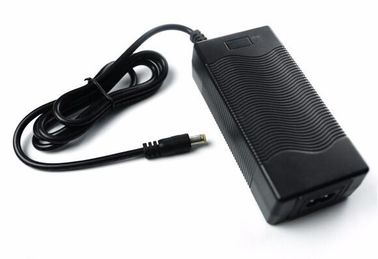 Schwarzer Schaltnetzteil-Adapter Wechselstrom-DCs tragbarer Stromadapter-/240 Watt
