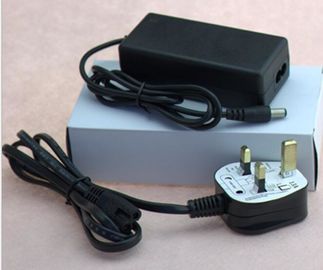 Schwarzer Wand-Berg Wechselstrom-DC-Stromadapter 12V 2.5A 3A 5A mit Eu-Au wir britische Stecker für geführte Lampe